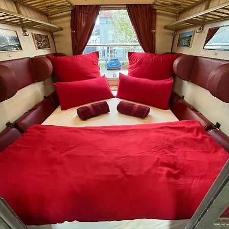 Uebernachten Im Nostalgischen Bahnwaggon Bogen Exterior photo